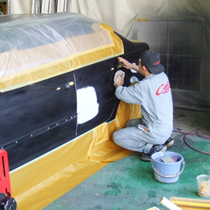 当社取扱塗料はフェラーリ・ベンツ等の各メーカー指定・認定塗料です